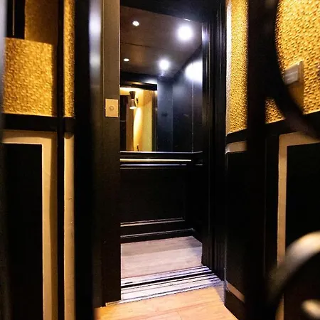 Eiffel Rive Gauche 3* פריז