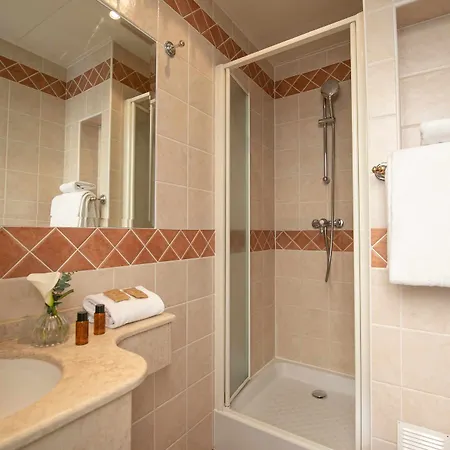 מלון Eiffel Rive Gauche 3*