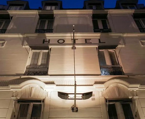 Hotel Eiffel Rive Gauche 3*