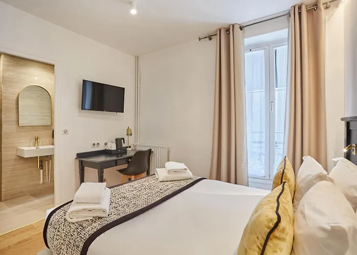 Hotel Eiffel Rive Gauche 3*